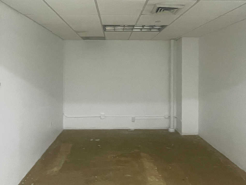 352 Seventh Avenue Office Space - Empty Office Interior