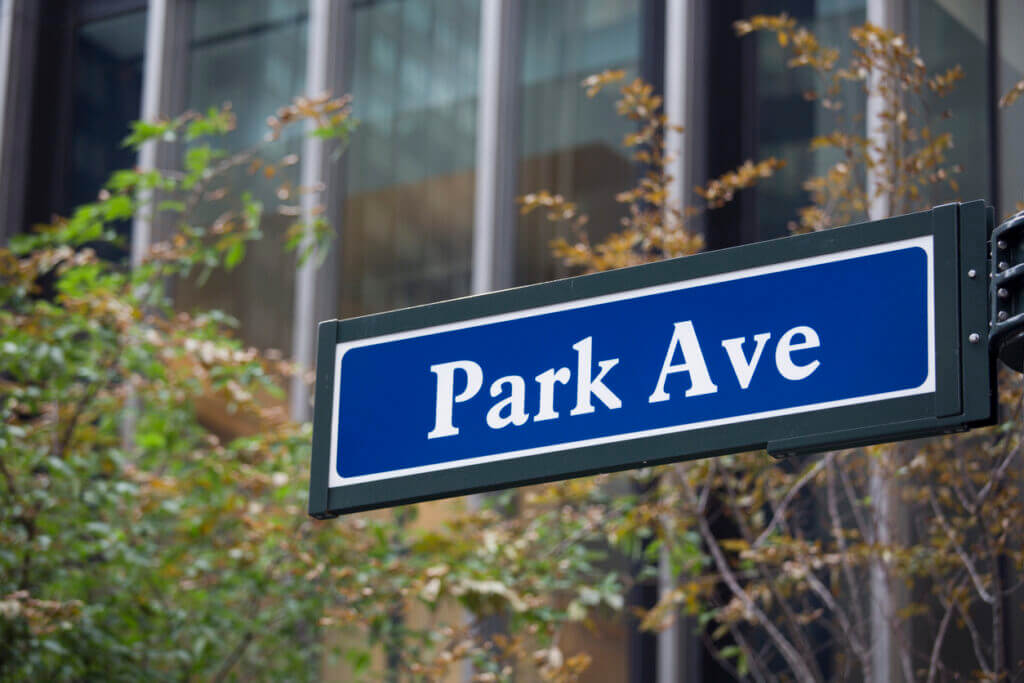 Park Avenue, NYC: Street sign with Manhattan skyscrapers in the background